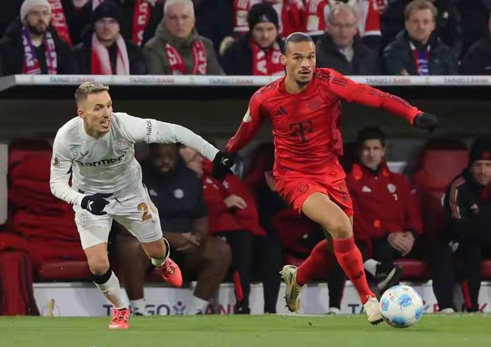 法兰克福客场失利,德甲前四席位动摇 法兰克福客场失利,德甲前四席位动摇