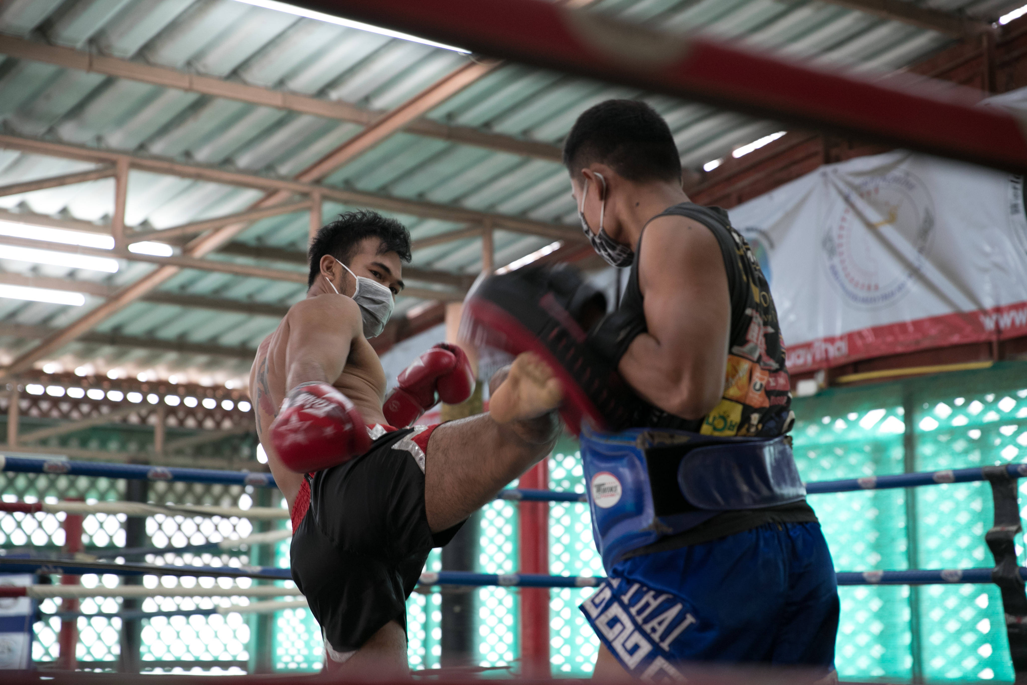 泰国运动员在拳击比赛中夺冠 泰国运动员在拳击比赛中夺冠