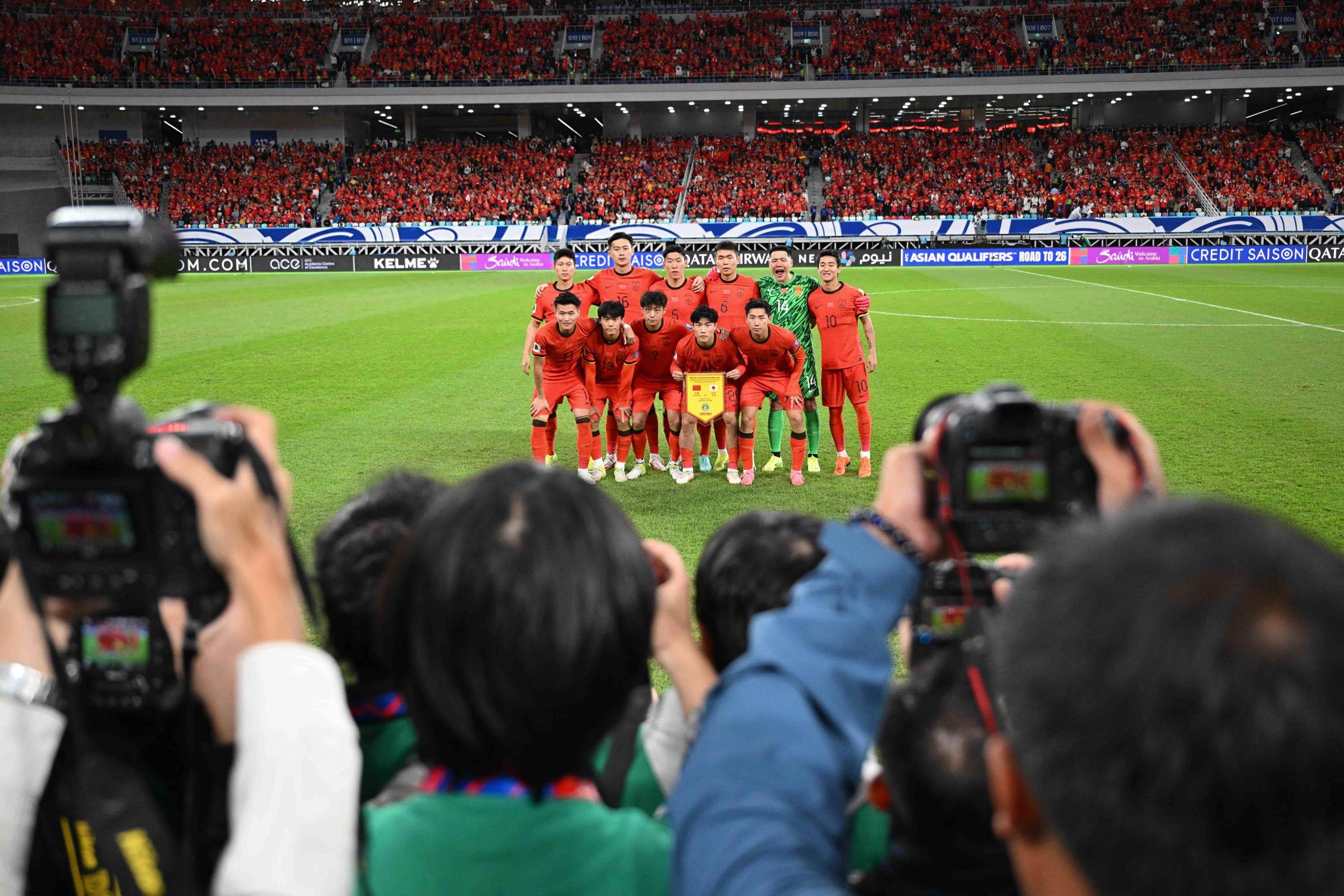 球队主帅信心满满,对球员们的表现给予高度评价 球队主帅信心满满,对球员们的表现给予高度评价