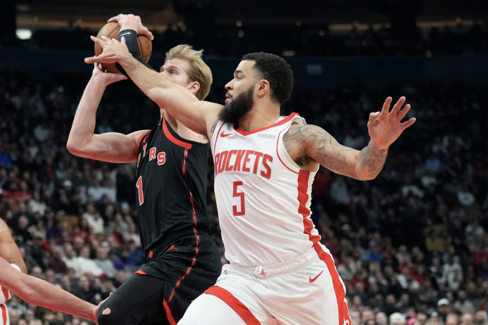 猛龙球员在比赛中出现失误，或引发争议 