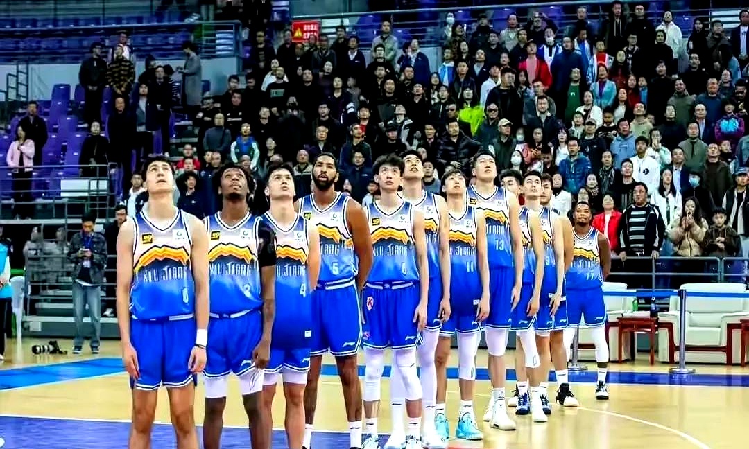 新疆球员联手破门,凭借默契合作夺得胜利的简单介绍 新疆球员联手破门,凭借默契合作夺得胜利的简单介绍