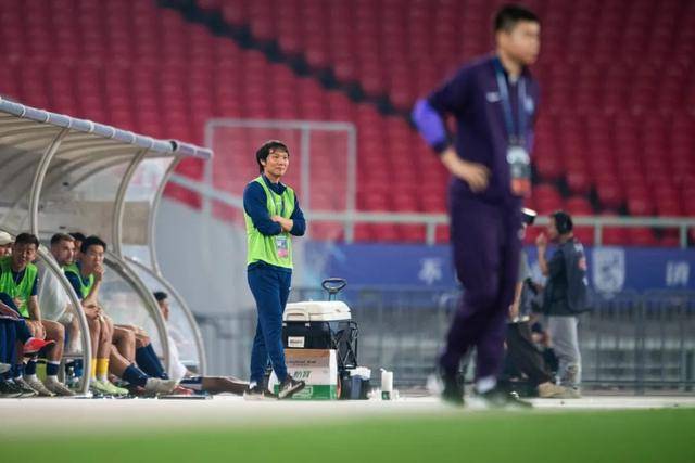 江苏队抢分成功,缩小和对手的积分差距 江苏队抢分成功,缩小和对手的积分差距