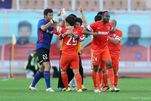 青岛市黄海球队斗志昂扬取胜，球员获得鼓励 