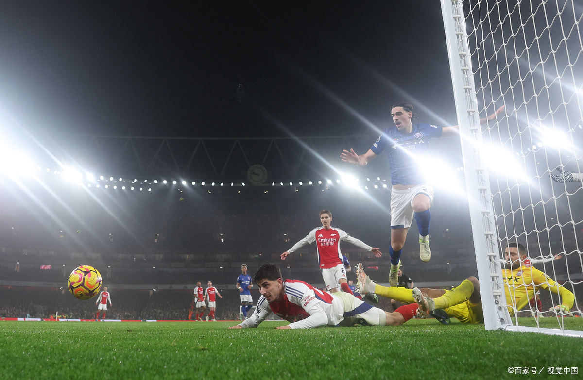 胜负悬念!球场上的精彩战斗 胜负悬念!球场上的精彩战斗