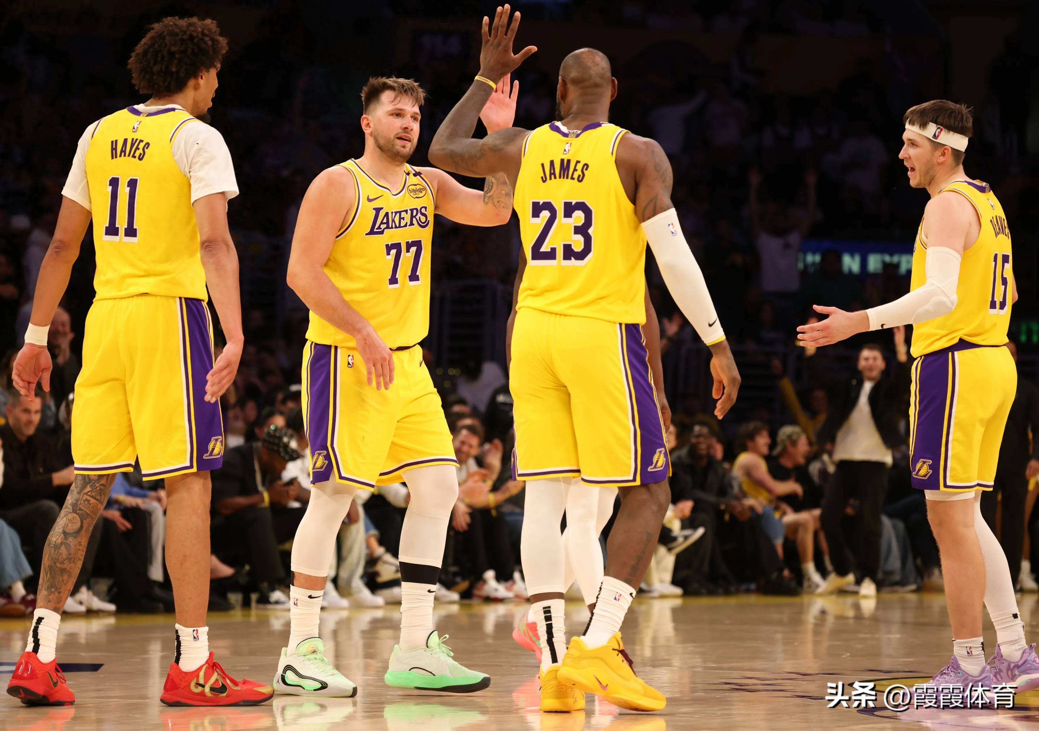包含詹皇再度超神，湖人横扫灰熊领先西部的词条