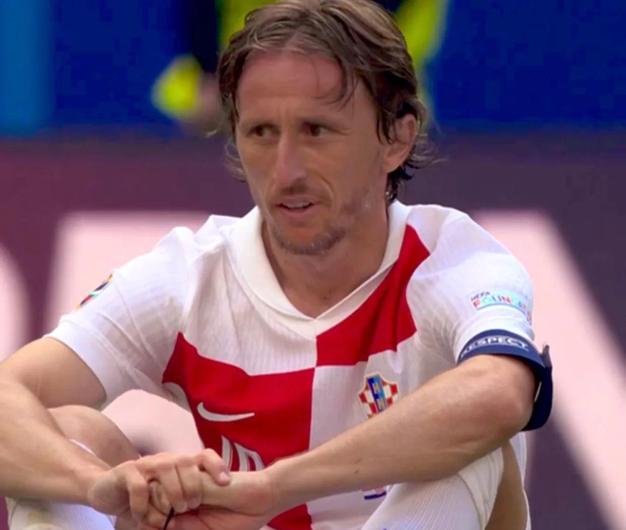 关于阿尔巴尼亚小组首位,欧冠赛道上依旧艰辛曲折的信息 关于阿尔巴尼亚小组首位,欧冠赛道上依旧艰辛曲折的信息