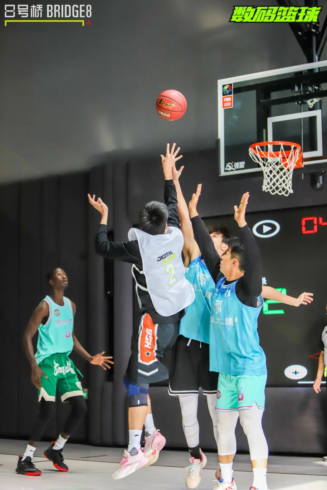 压轴比赛中球员们精湛技艺展现无遗,球迷热血澎湃的简单介绍 压轴比赛中球员们精湛技艺展现无遗,球迷热血澎湃的简单介绍