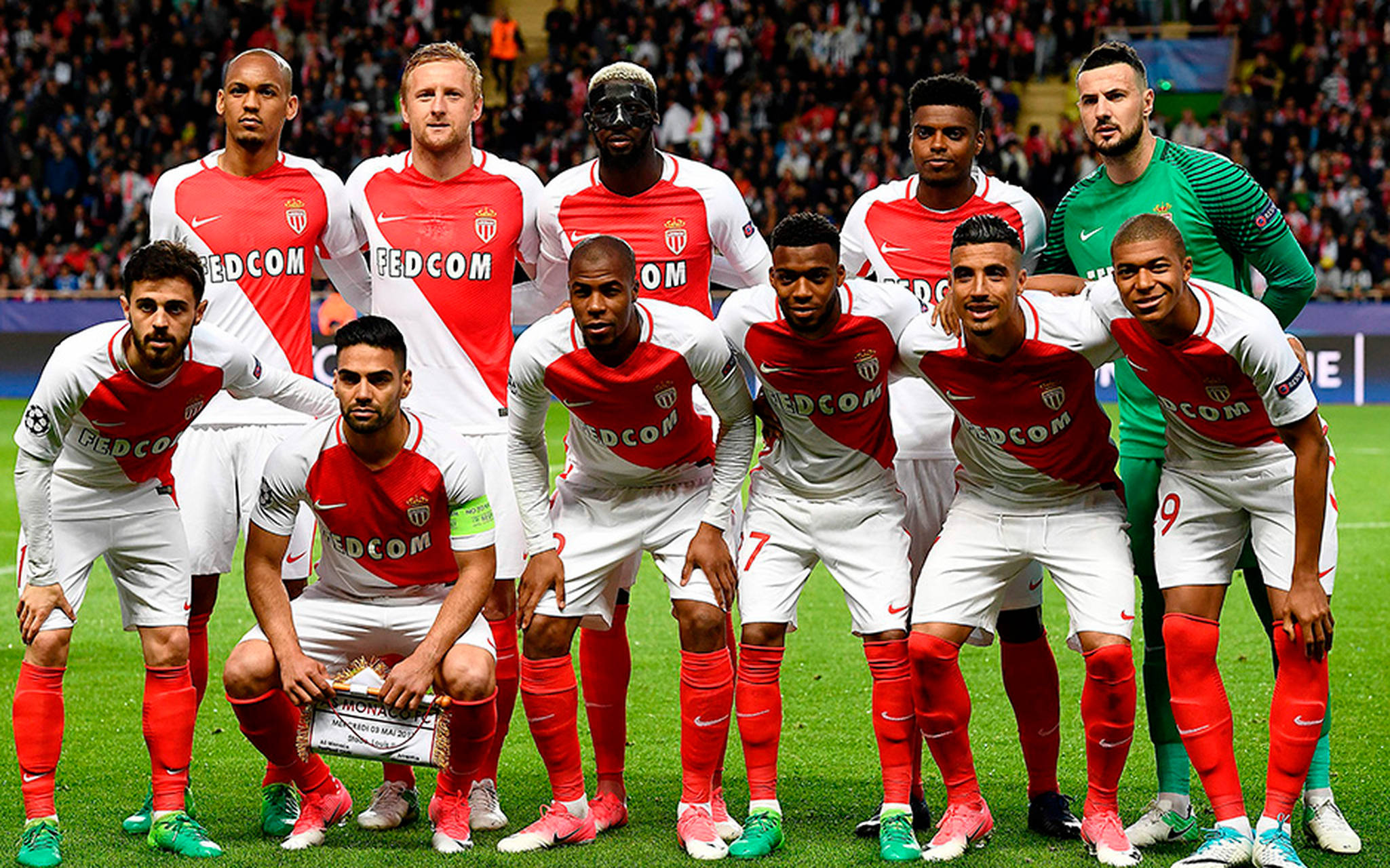 关于巴黎大胜摩纳哥,巩固榜首位置的信息 关于巴黎大胜摩纳哥,巩固榜首位置的信息