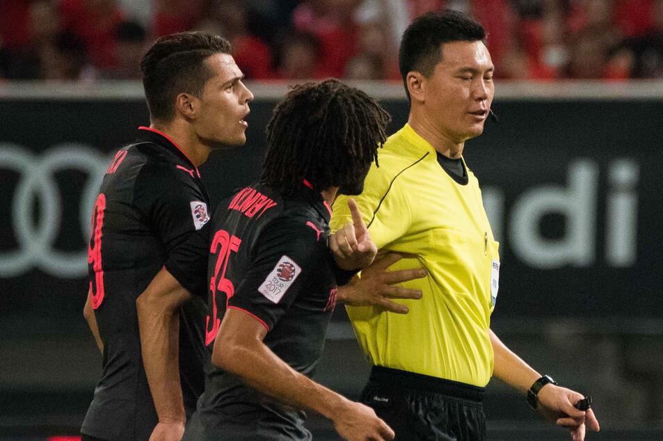 关于红牌风波不断，裁判水平再遭质疑的信息