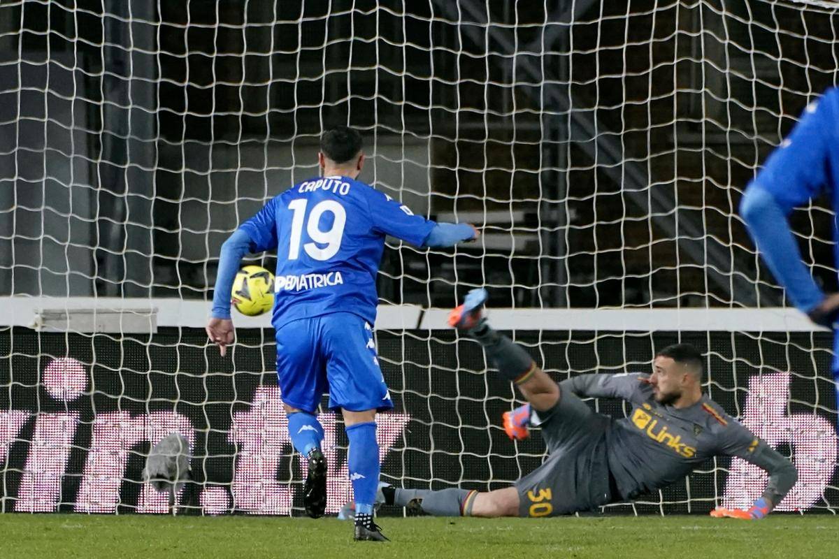那不勒斯客场失意,球队需迎来转机 那不勒斯客场失意,球队需迎来转机